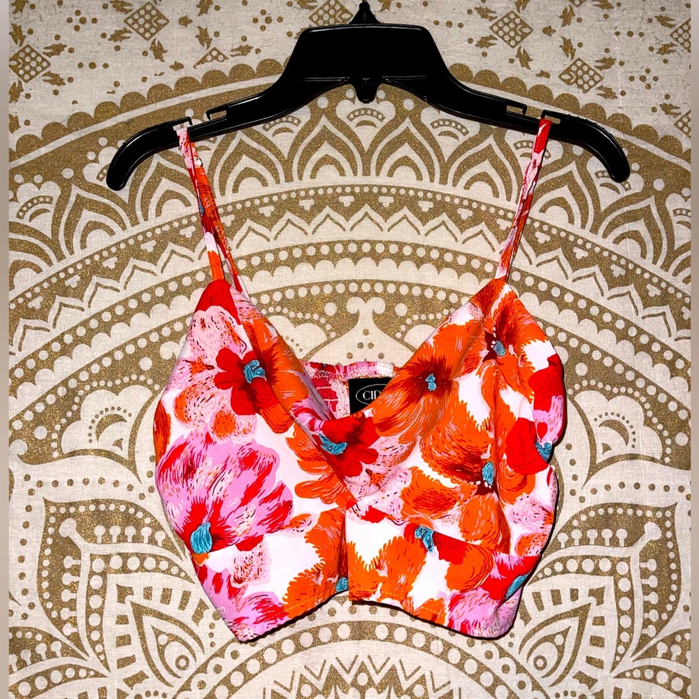 “CIDER” LADIES SUPER CUTE FLORAL CRISS CROSS TOP WITH ADJUSTABLE STRAPS, SIZE M